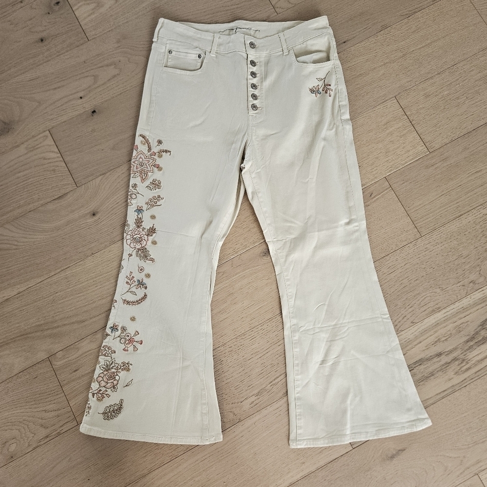 American Eagle Outfitters Cream Floral Embroidered Jeans Size 18